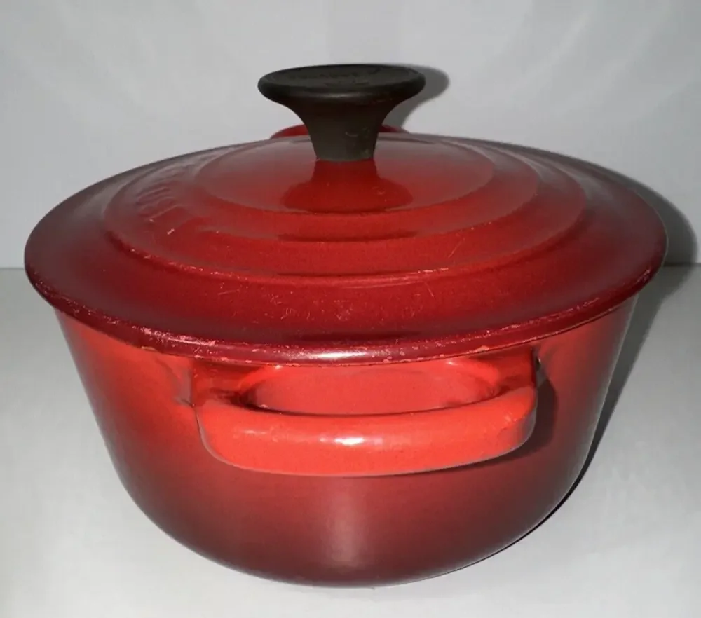 Le Creuset Cocotte Ronde 6.5 Inches 1.25 qt Cerise Red Cast Iron‎ HTF EUC